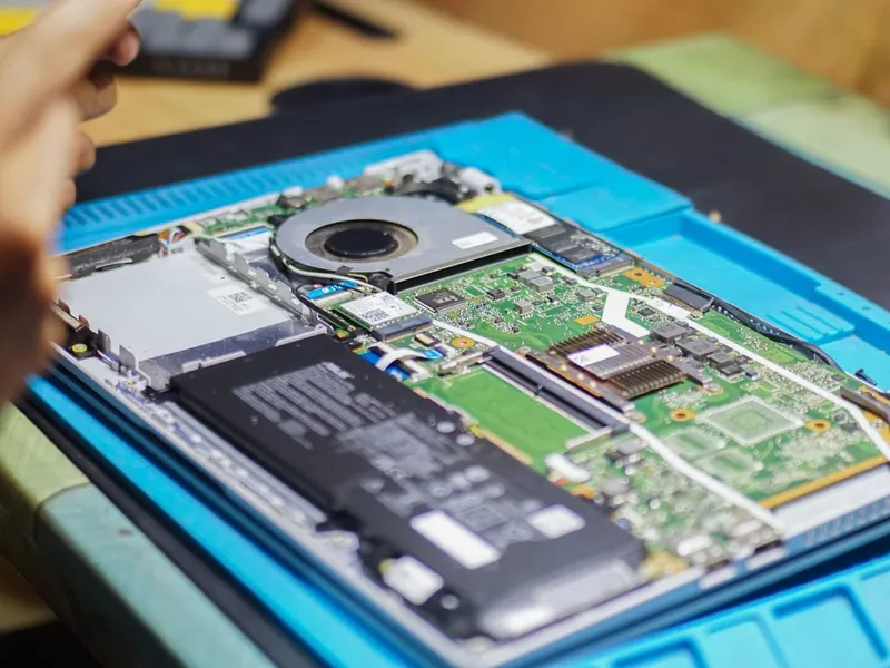 Dokumentasi Servis & Repasta Laptop LapCare Malang